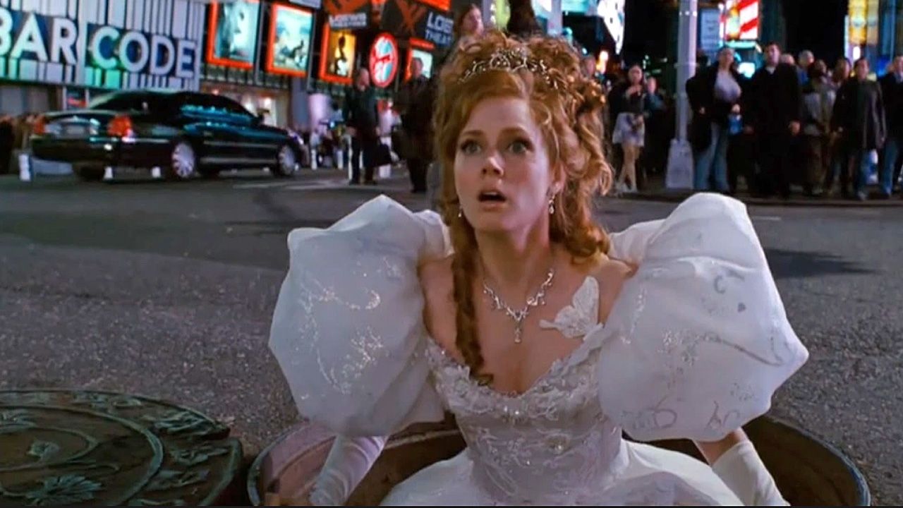 Giselle (Amy Adams) verschlägt es von Andalasien nach New York