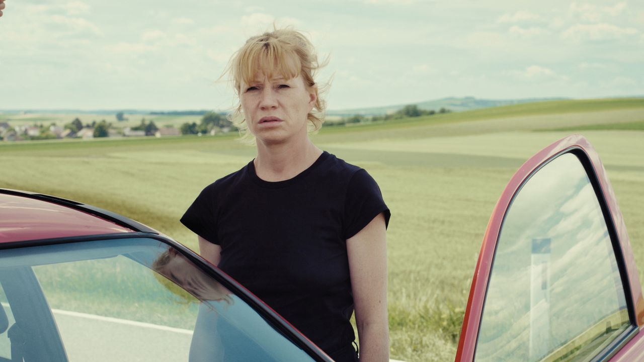 Andrea wundert sich nicht schlecht, als plötzlich jemand anderes glaubt, ihren Ehemann überfahren zu haben.