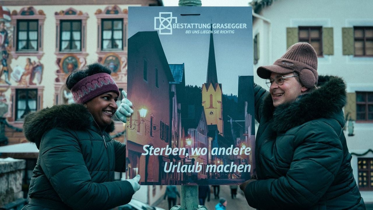 „Sterben, wo andere Urlaub machen“: Aus dem provokanten Werbespruch des Bestattungsinstituts wird bald tödlicher Ernst!