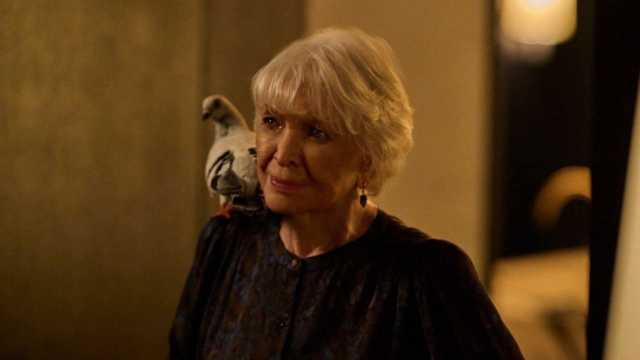 Es ist ausgerechnet eine zugeflogene Taube, die Brooke (Ellen Burstyn) aus ihrem nur noch auf den Tod zusteuernden Trott herausholt. 