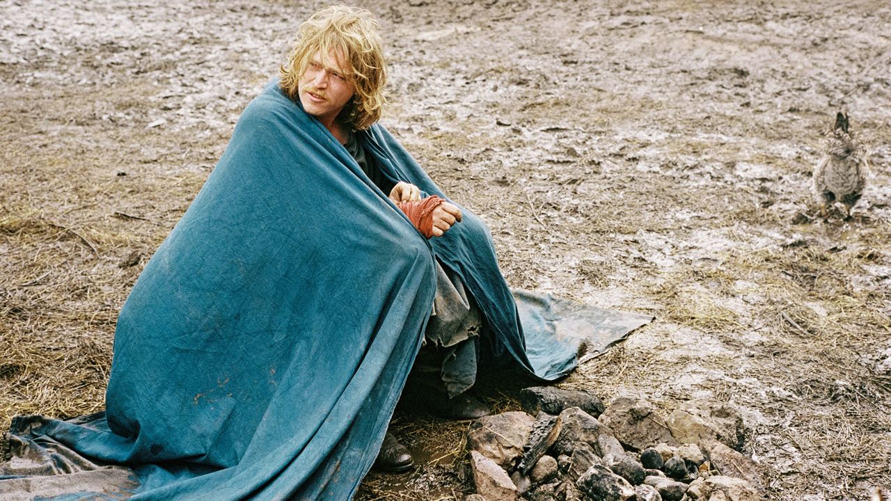 Keine Überraschung: Caleb Landry Jones beeindruckt auch in „Harvest“!