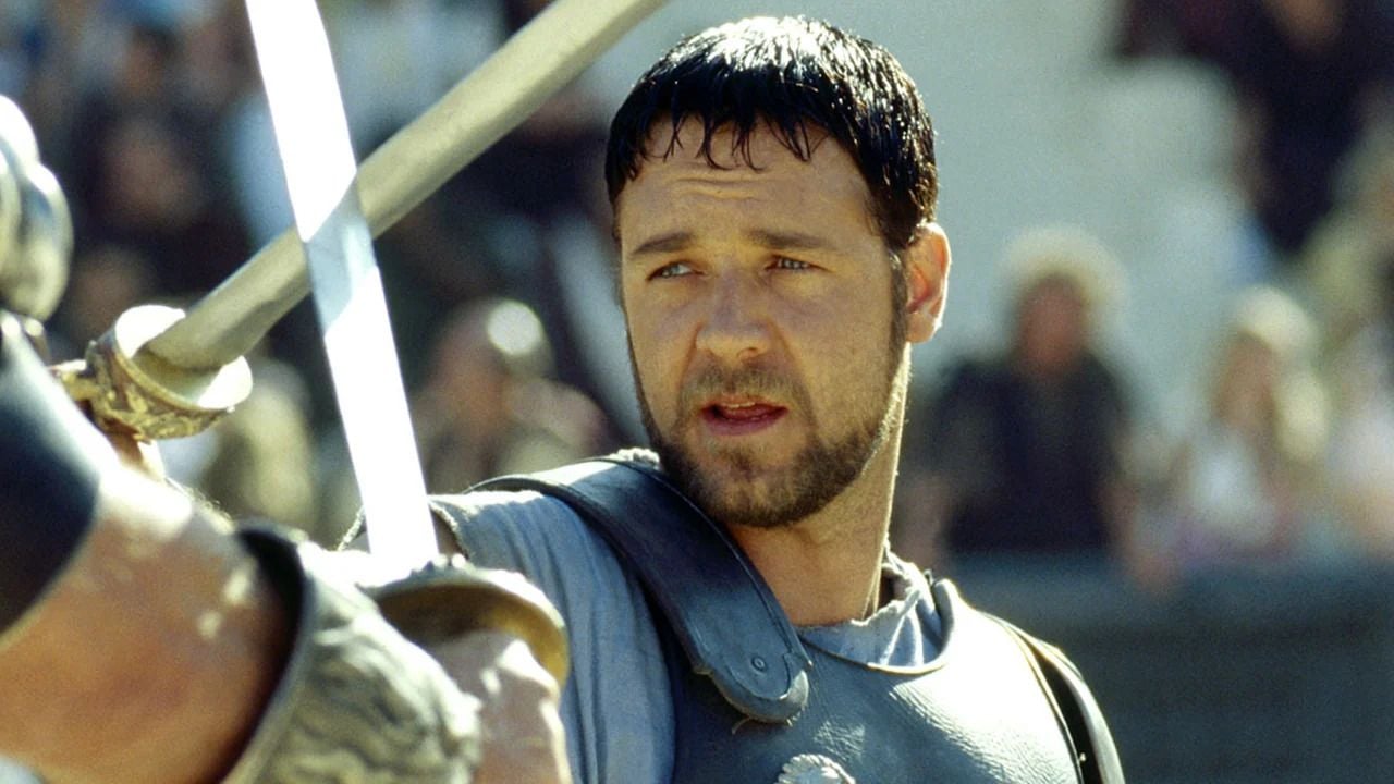 Russell Crowe ist gar nicht darin zu sehen: Ridley Scott enthüllt die unglaubliche Wahrheit hinter einem der ikonischsten "Gladiator"-Bilder!