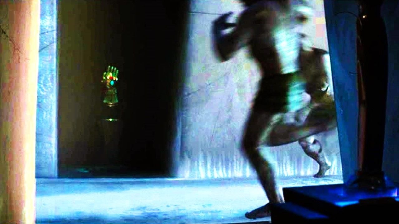 Steht einfach nur so rum: Der mächtigste Handschuh des MCU. Da muss doch was faul dran sein?!