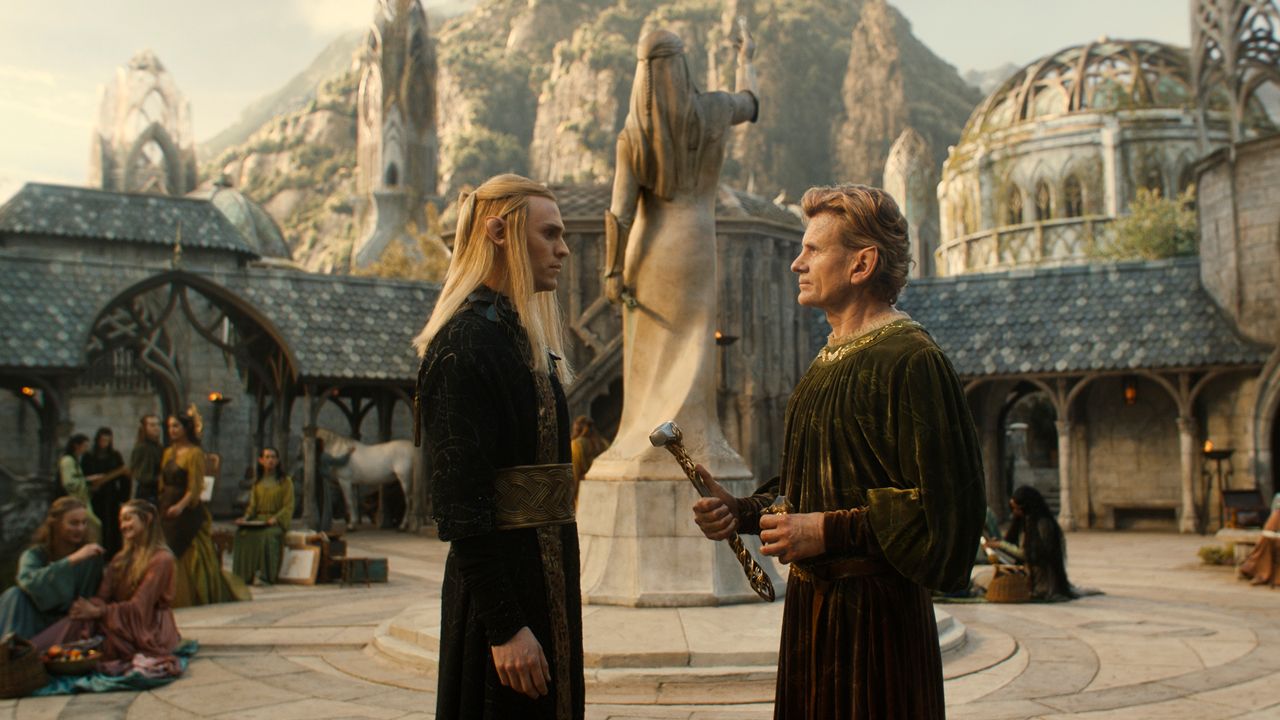 Sauron/Annatar und Celebrimbor vor der Statue von Feanor.
