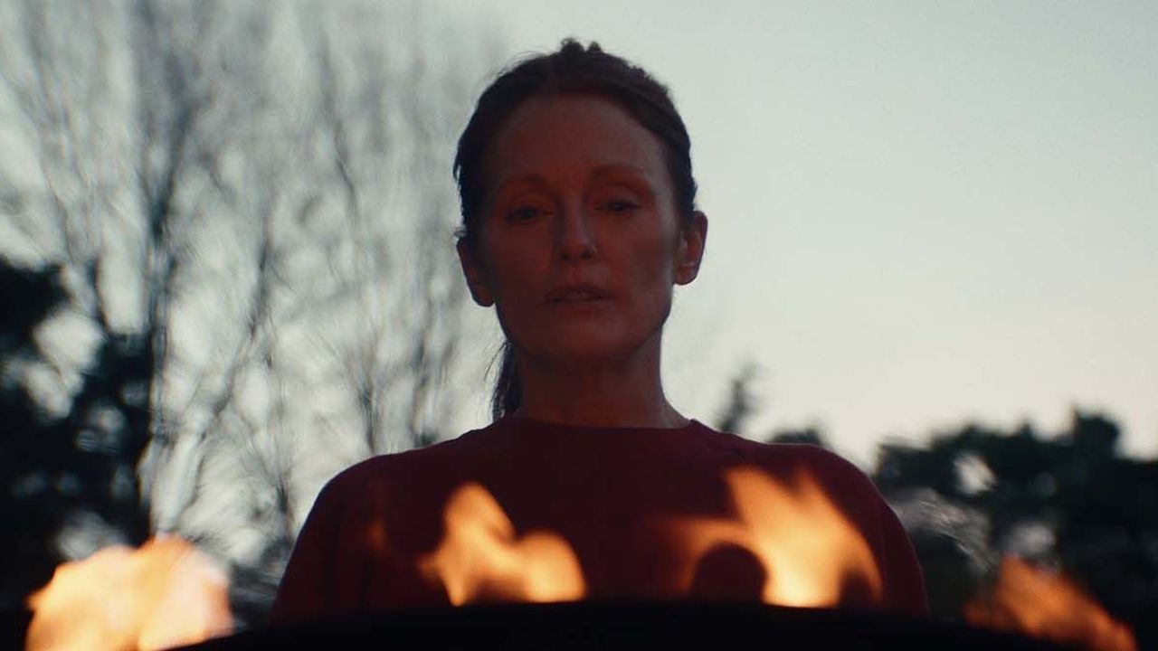 Julianne Moore ist der Hauptgrund, warum „Echo Valley“ trotz eines überschaubaren Maßes an Spannung zumindest als Charakterdrama überzeugt.