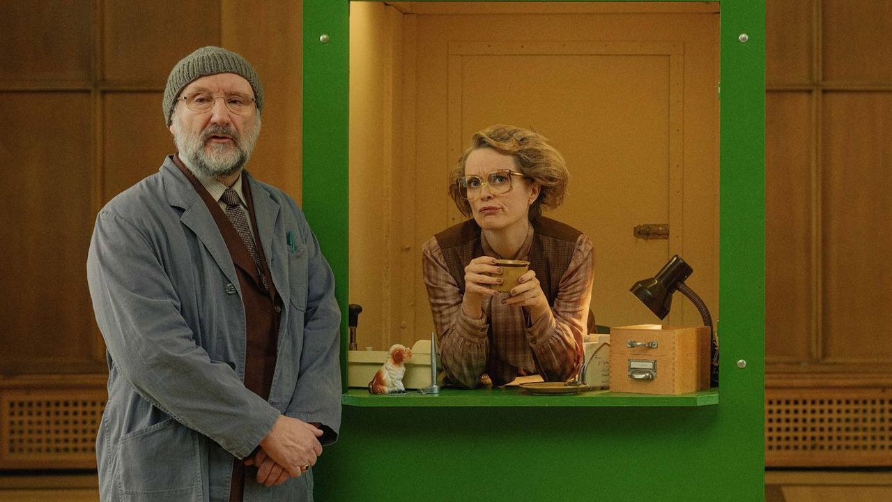 Der symmetrische Look von „Zweigstelle“ erinnert an die Filme von Meisterregisseur Wes Anderson.