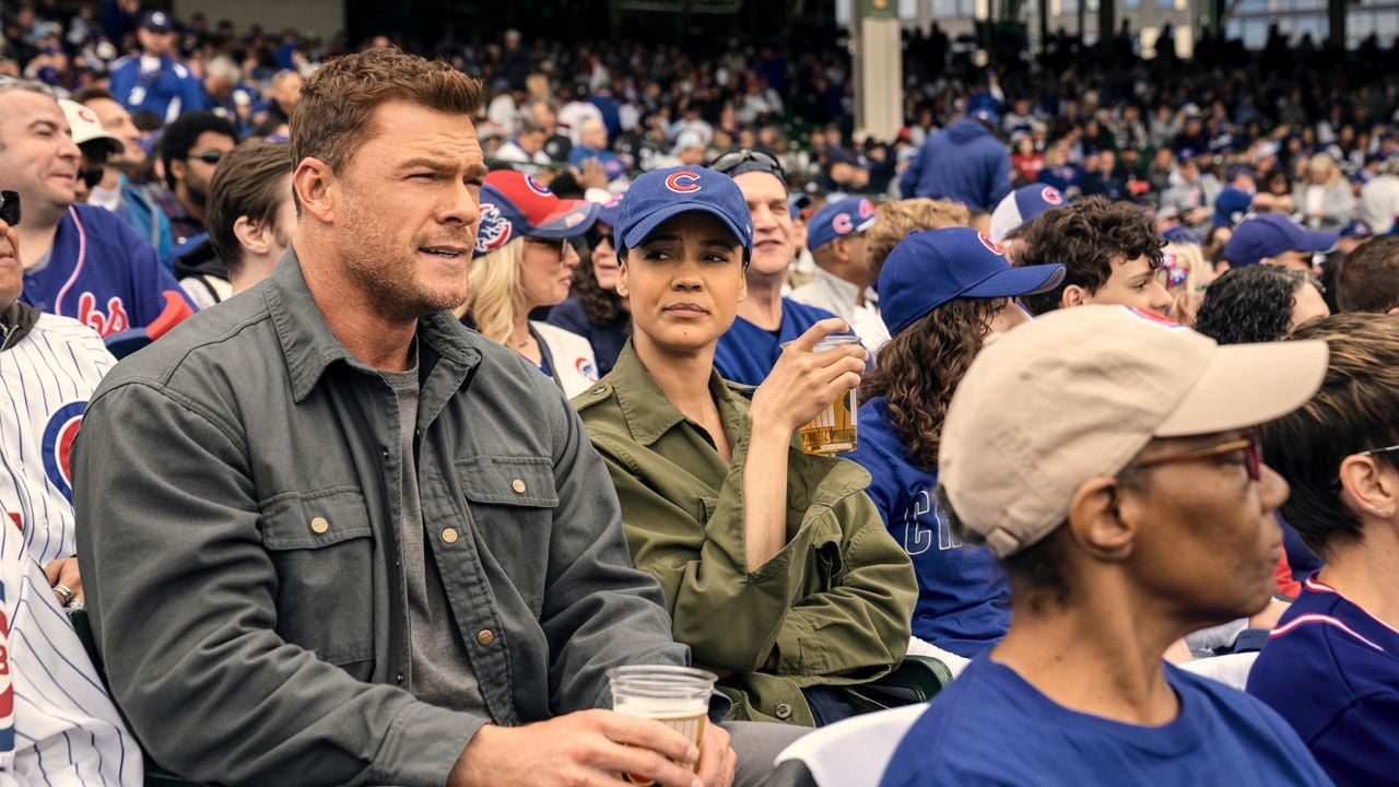 Alan Ritchson und Maria Sten in 