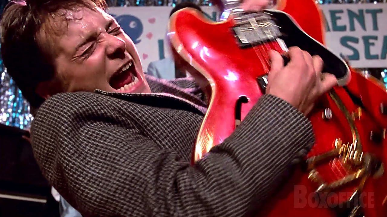 Wo hat Marty (Michael J. Fox) diese Gitarre im Jahr 1955 her?
