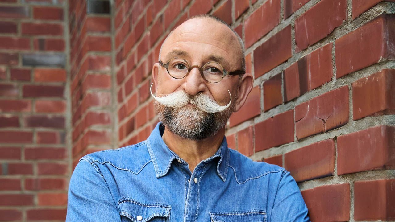 Horst Lichter überrascht mit "Bares für Rares"-Geständnis: Warum das ZDF nicht an den Erfolg der Trödelshow geglaubt hat - TV-Starts bei FILMSTARTS.de