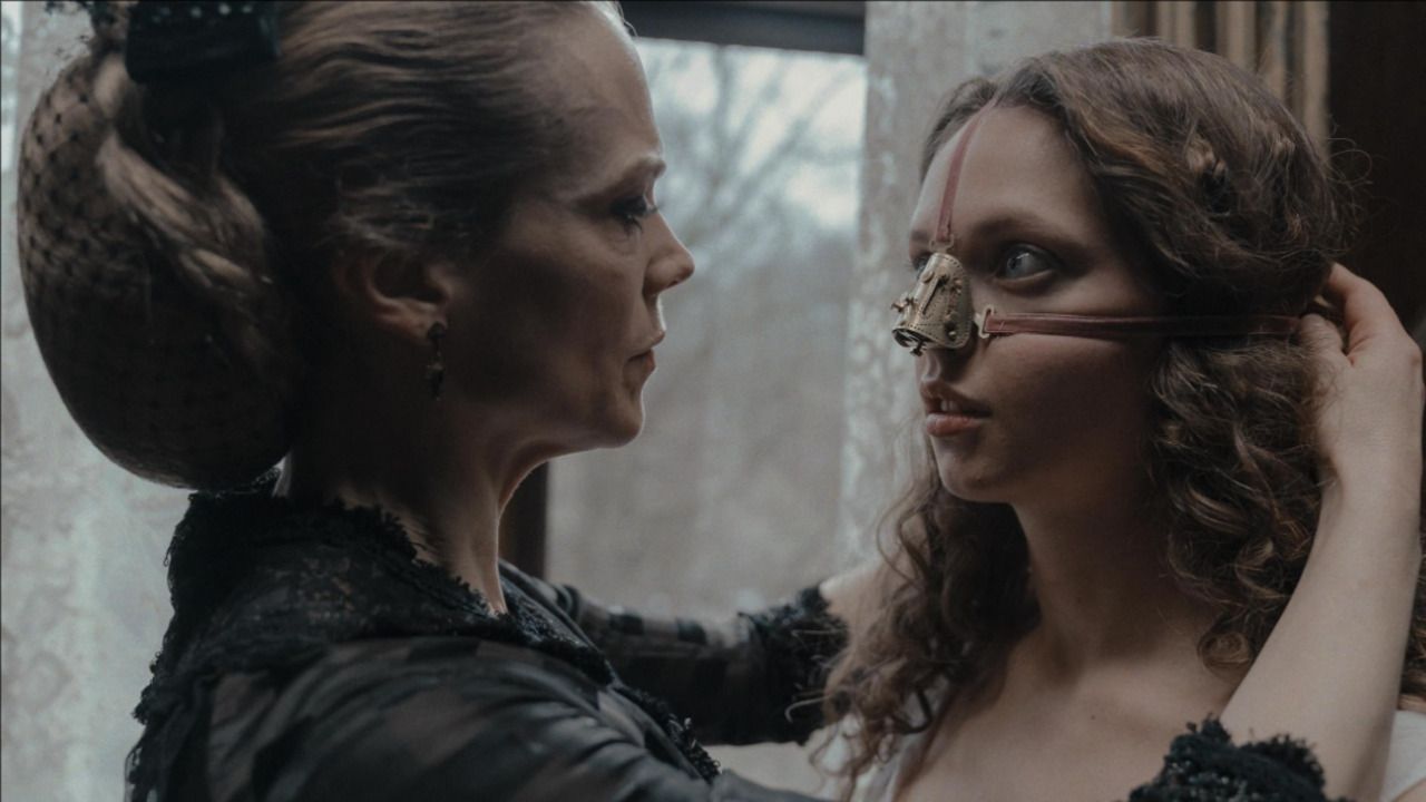 Wer schön sein will, muss leiden?! Lea Myren als Elvira in „The Ugly Stepsister“