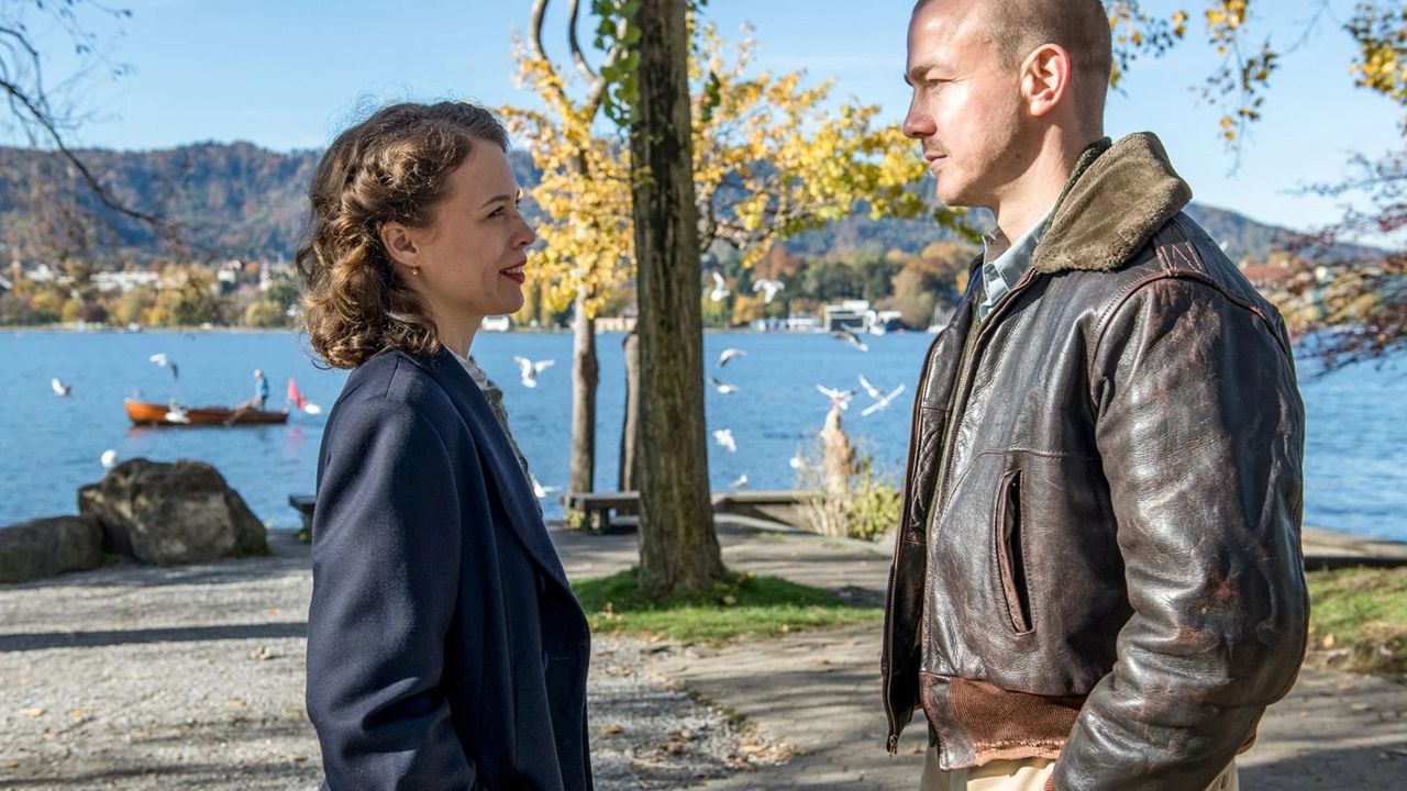 Paula Beer & Albrecht Schuch in 