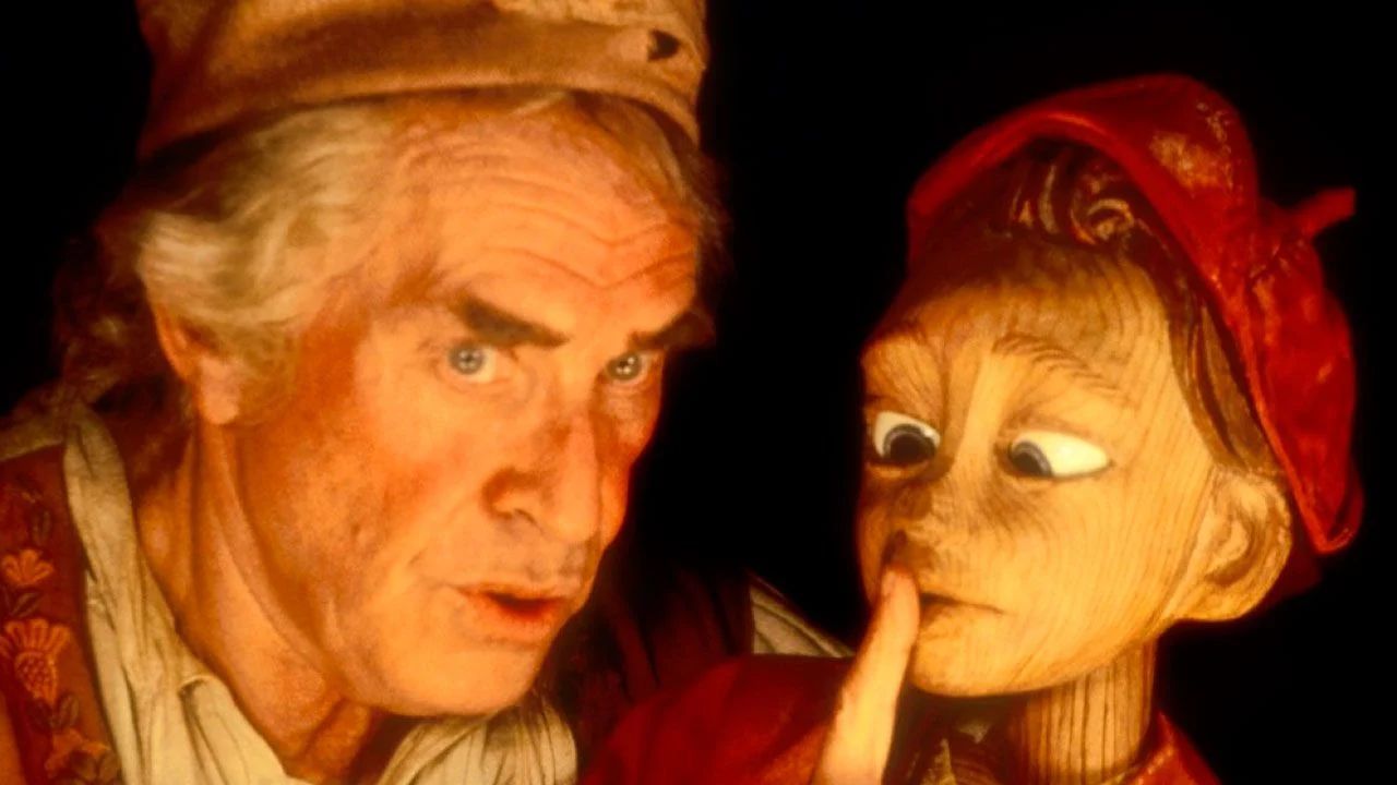 Martin Landau als Spielzeugmacher Gepetto und sein Holzjunge Pinocchio