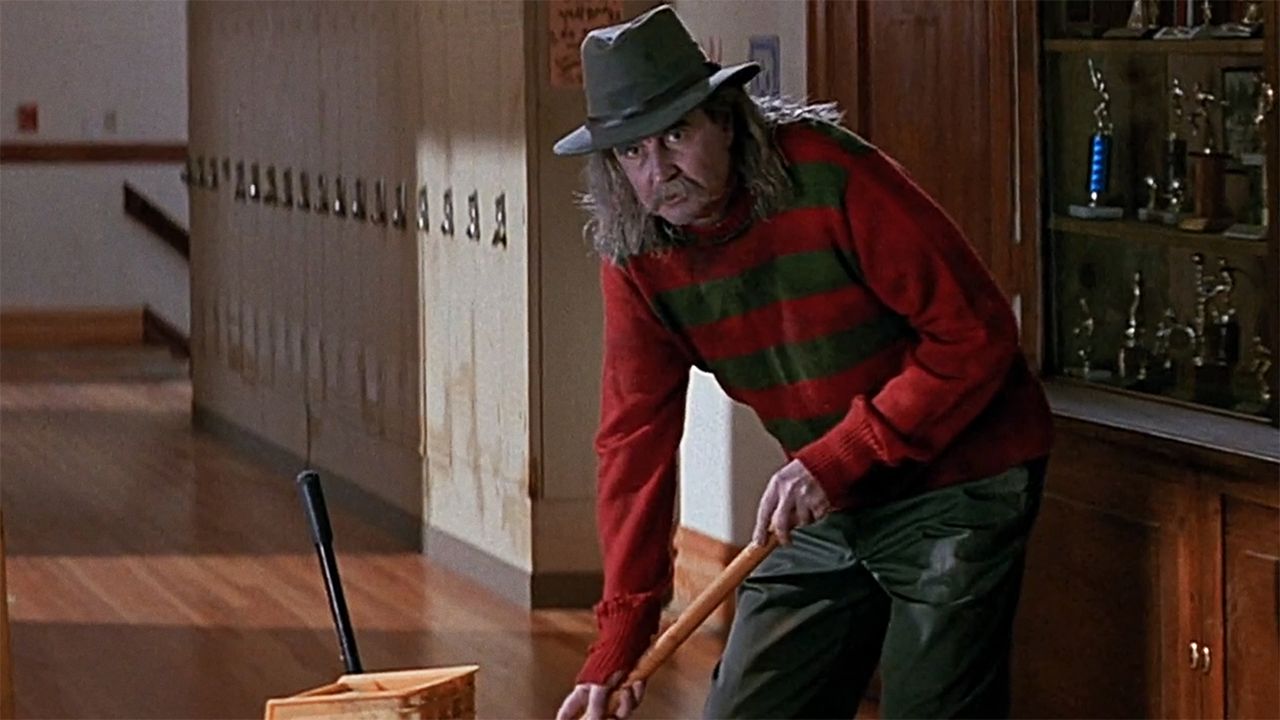 Wes Craven als Hausmeister Fred