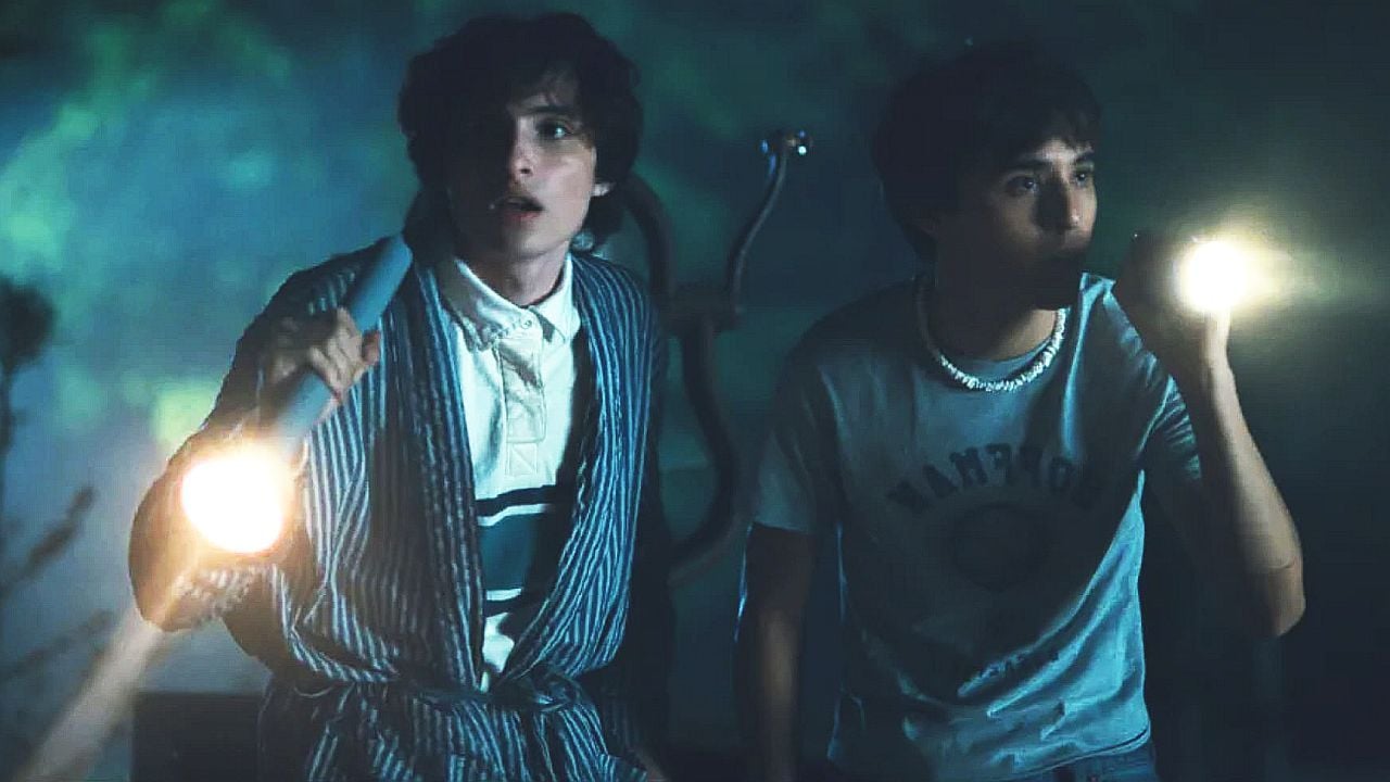 Von und mit "Stranger Things"-Star: Spaßiger Trailer zum blutigen Feriencamp-Slasher "Hell Of A Summer"