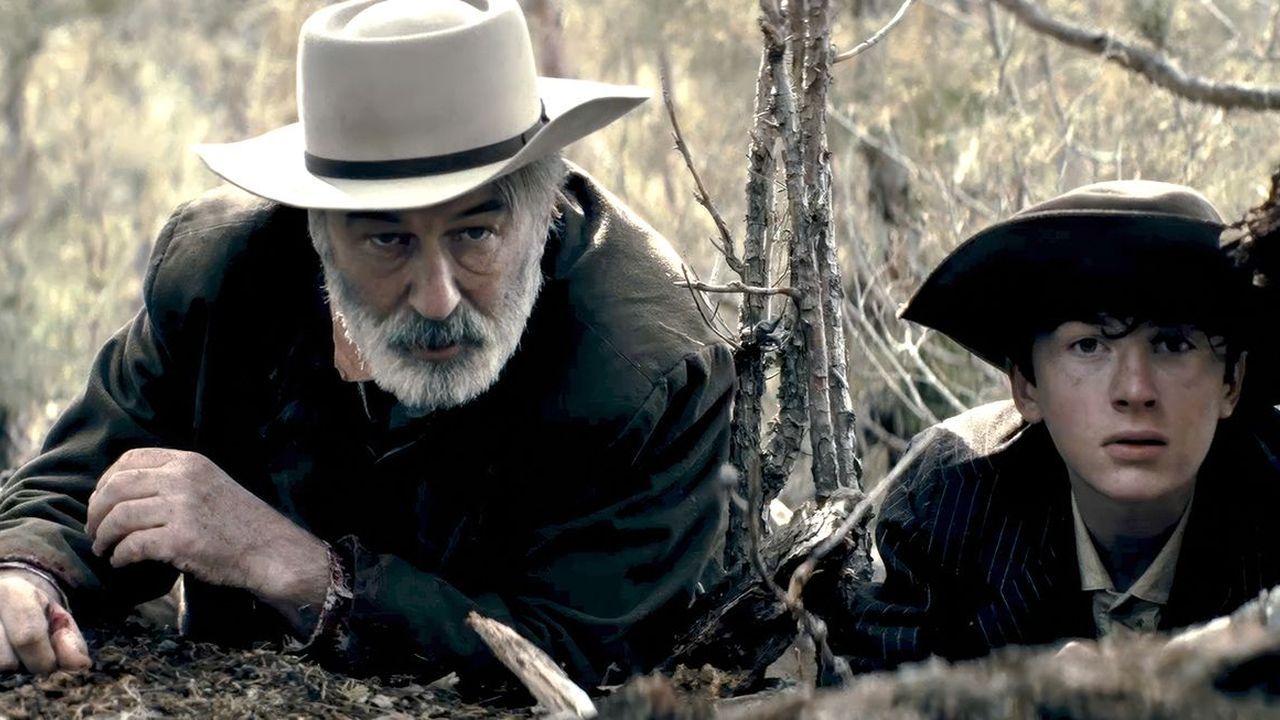 Harland Rust (Alec Baldwin) hat jahrelange Erfahrungen damit, sich zu verstecken…