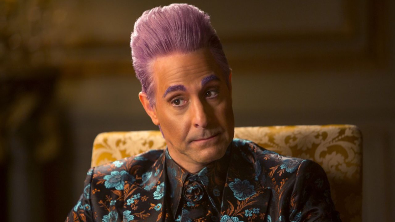 Stanley Tucci als Caesar Flickerman im dritten Panem-Film „Mockingjay 1“