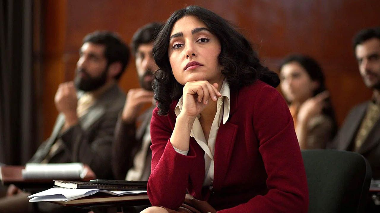 Literaturwissenschaftlerin Azar Nafisi (Golshifteh Farahani) unterrichtet an der Universität Teheran – doch unter islamistischer Herrschaft stoßen ihre Lehrinhalte auf nicht viel Gegenliebe...