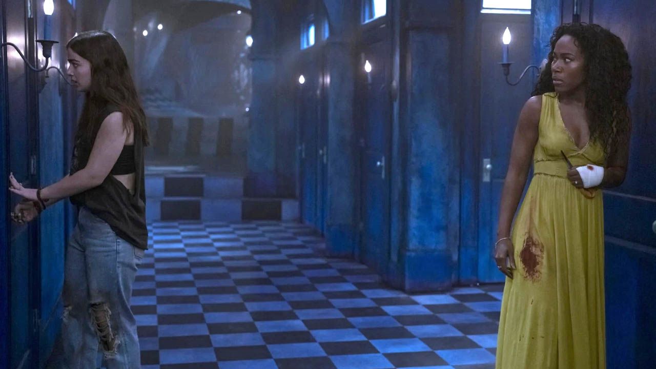 Jessica (DeWanda Wise, rechts) und Teenie-Stieftochter Taylor (Taegan Burns) geraten in eine unheimliche Zwischenwelt – aufregend wird der Film dadurch trotzdem nicht