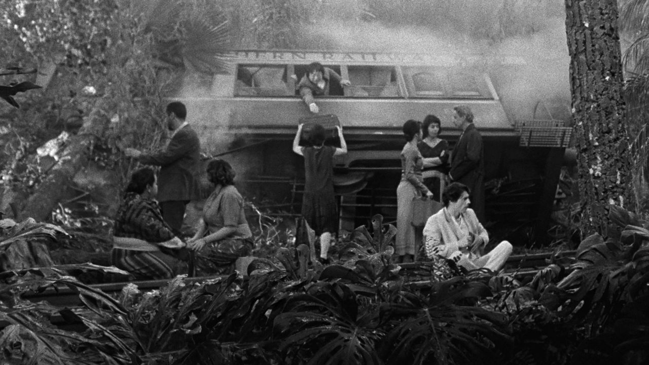 Nicht mal Bahnunglücke können Edward davon abhalten, immer weiter von Land zu Land zu fliehen.