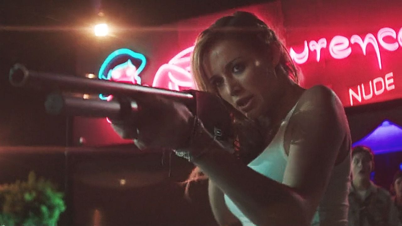 Sarah Dumont als Denise.