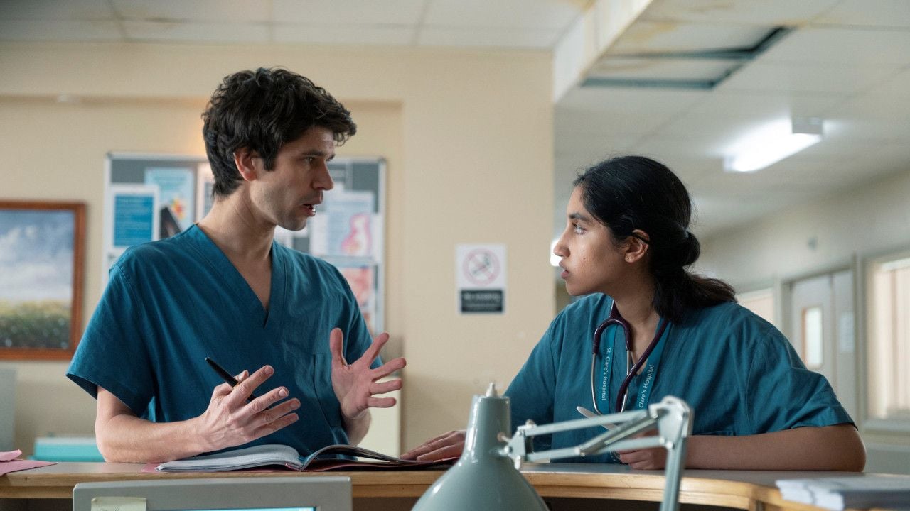 Retten Leben, während ihre eigenen zugrunde gehen: Adam (Ben Whishaw) und Shruti (Ambika Mod)