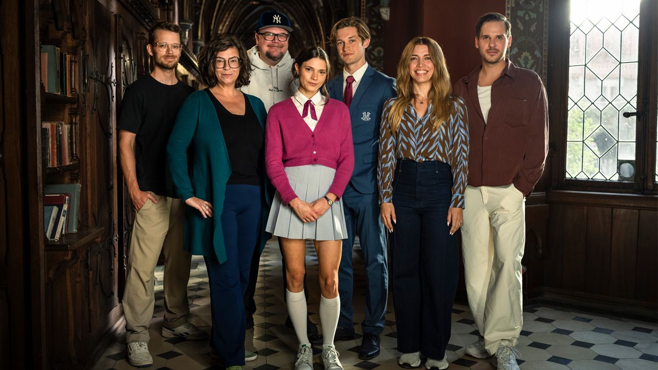 Es geht zurück ans Maxton Hall College.