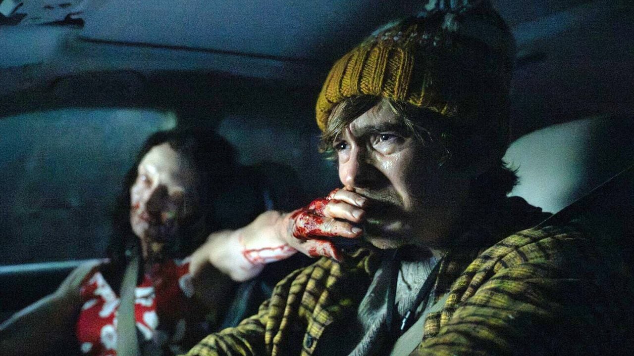 Bryan (Austin Abrams) bekommt es in 