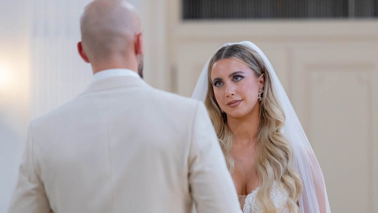 Hanni hatte von Anfang an Zweifel. Trotzdem brach sie das Experiment erst am Altar ab.