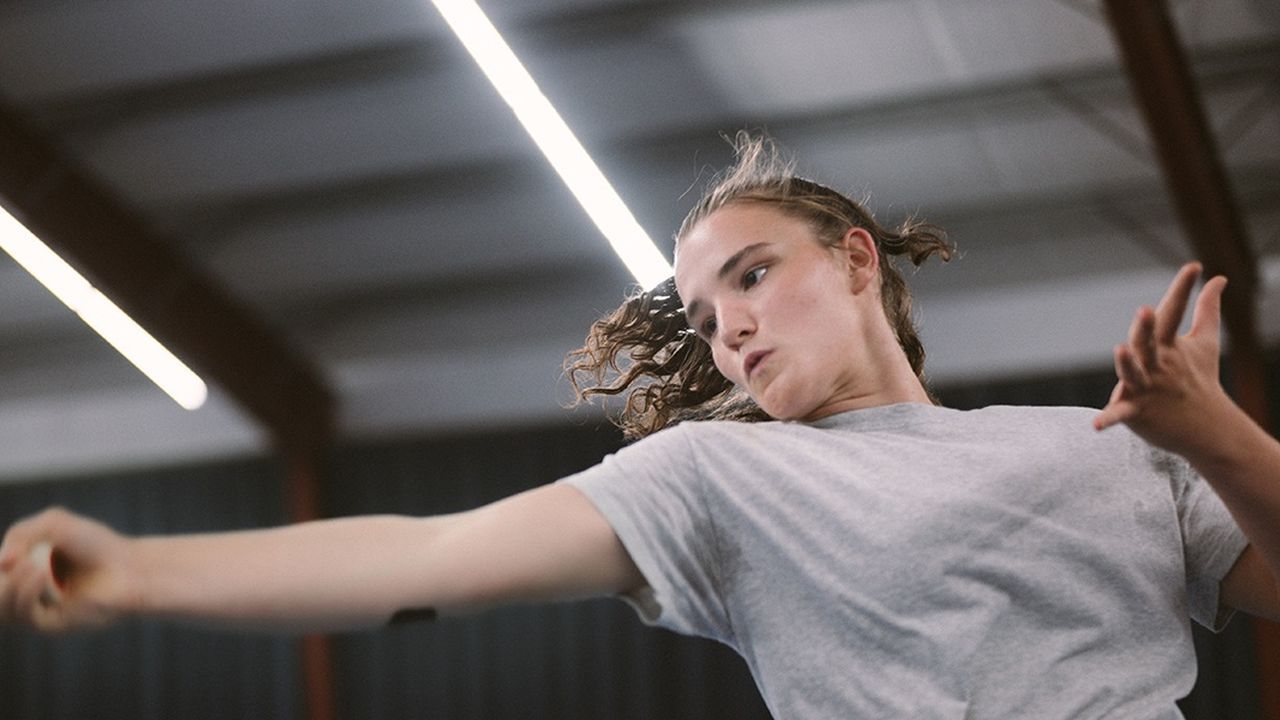 Auf dem Tennisplatz weiß Julie ganz genau, was das Richtige ist – anders als im Leben abseits des Courts.