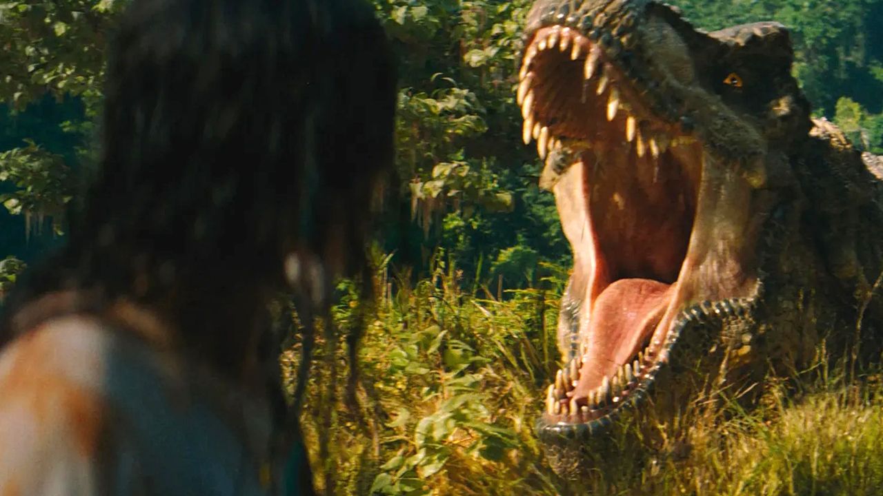 Ein feuerspeiender T-Rex?! Der neue Trailer zu "Jurassic World: Die Wiedergeburt" protzt mit spektakulärer Dino-Action