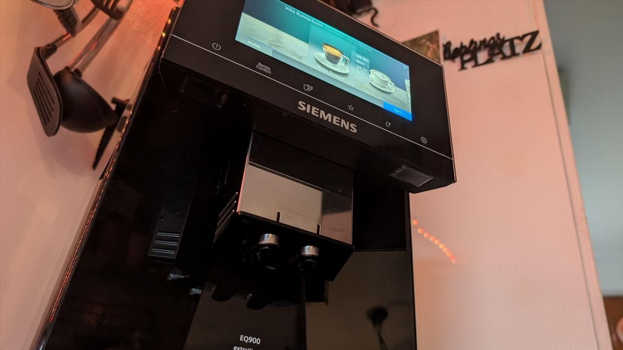 Das ist mein Siemens EQ900 T905. Ich würde euch zur günstigere 903-Version raten. 