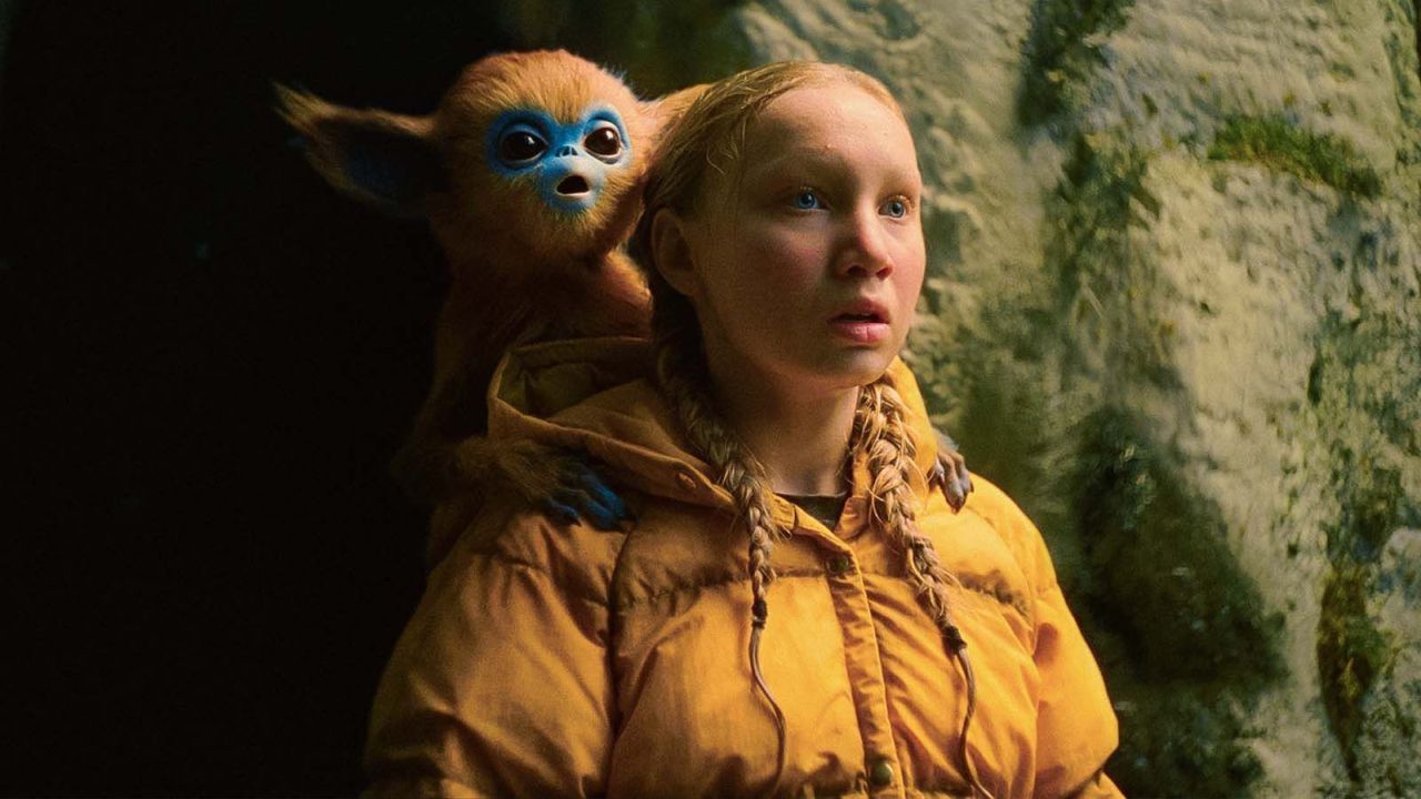 Yuri (Helena Zengel) begibt sich auf ein gefährliches Abenteuer, um das niedliche Ochi-Baby zu seiner Familie zurückzubringen. 