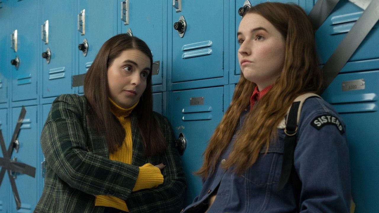 Beanie Feldstein (links) und Kaitlyn Dever in