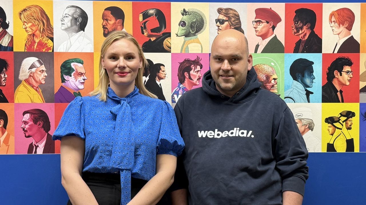 „Lügen über meine Mutter“-Hauptdarstellerin und -Drehbuchautorin Rosalie Thomass mit FILMSTARTS-Chefredakteur Christoph Petersen bei der Aufnahme zum Leinwandliebe-Podcast.