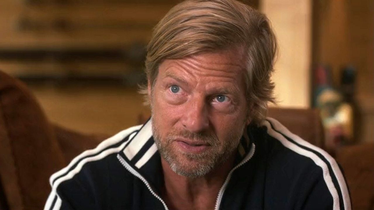 Hier noch bekleidet und ohne geballte Fäuste: Henning Baum in 