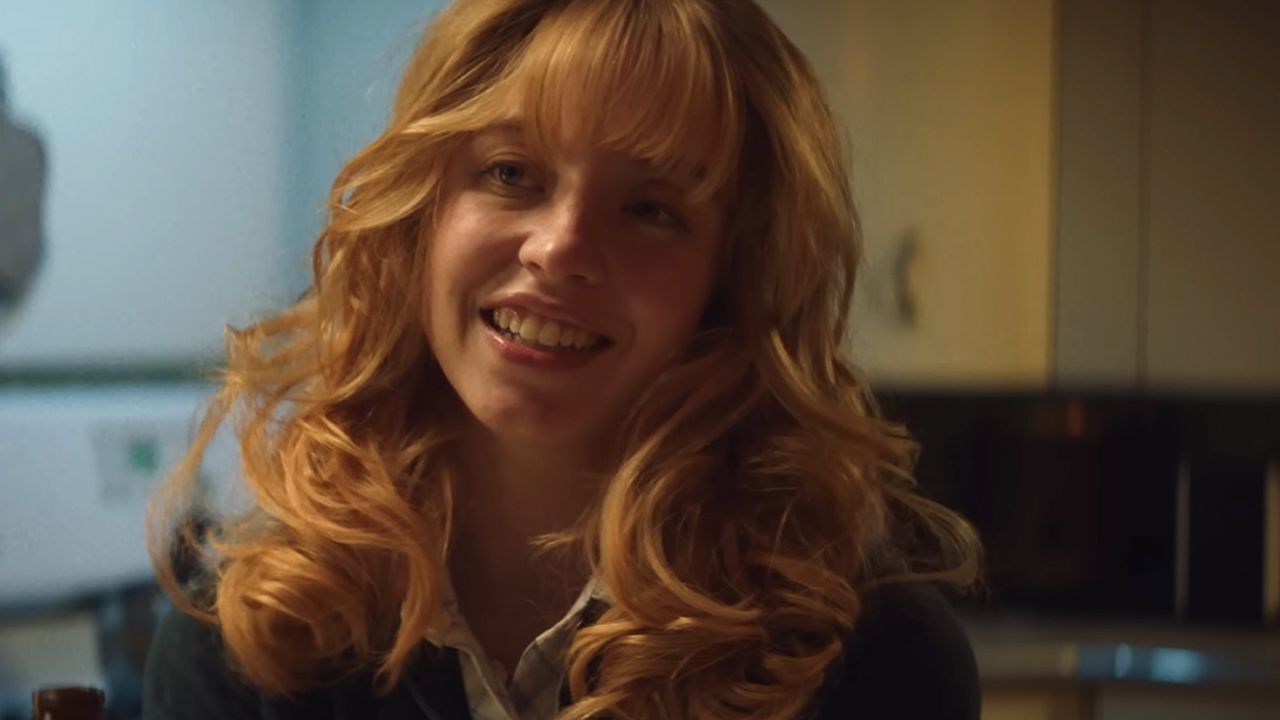 Penny Jo (Sydney Sweeney) möchte in die Fußstapfen von Dolly Parton treten und Countrysängerin werden.