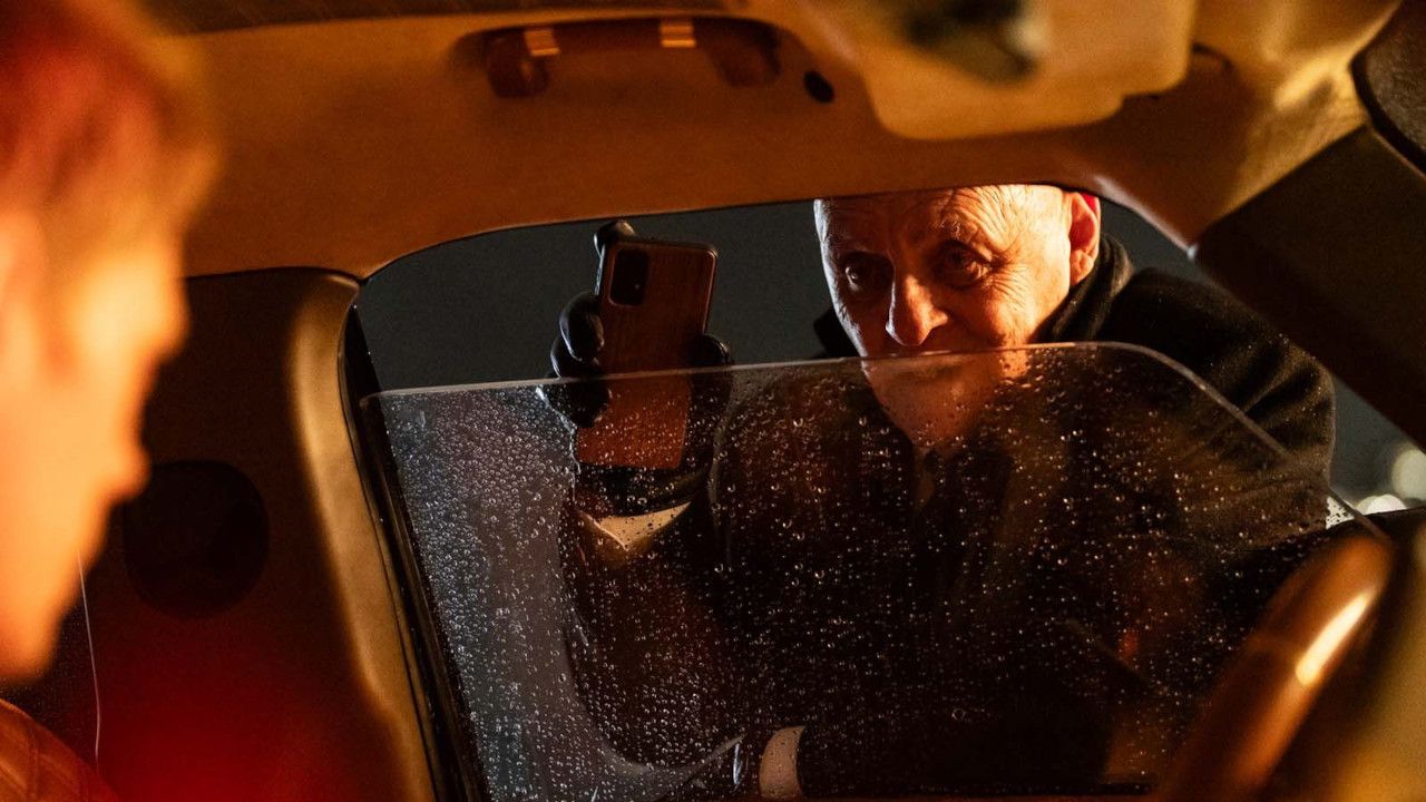 Seine überdimensionierte Sprit-Schleuder ist ihm heilig: William (Anthony Hopkins)