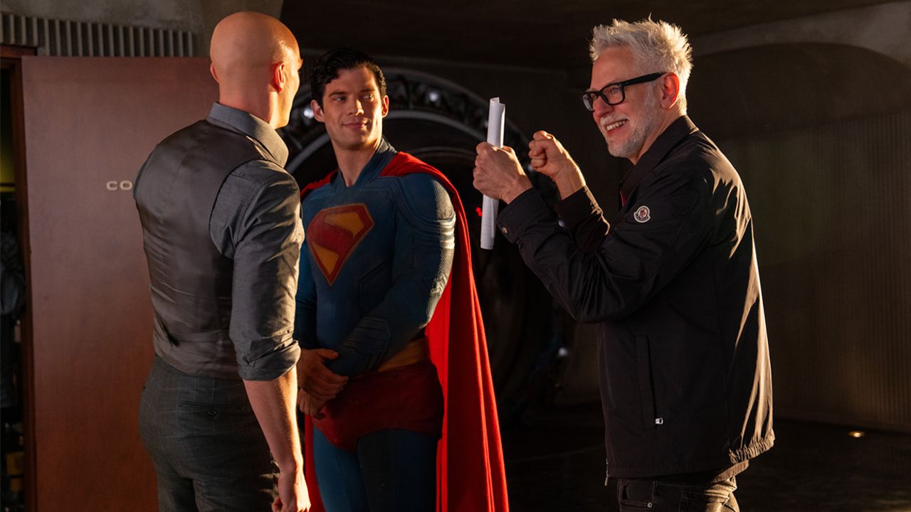 Nicholas Hoult, David Corenswet und James Gunn bei den Dreharbeiten zu