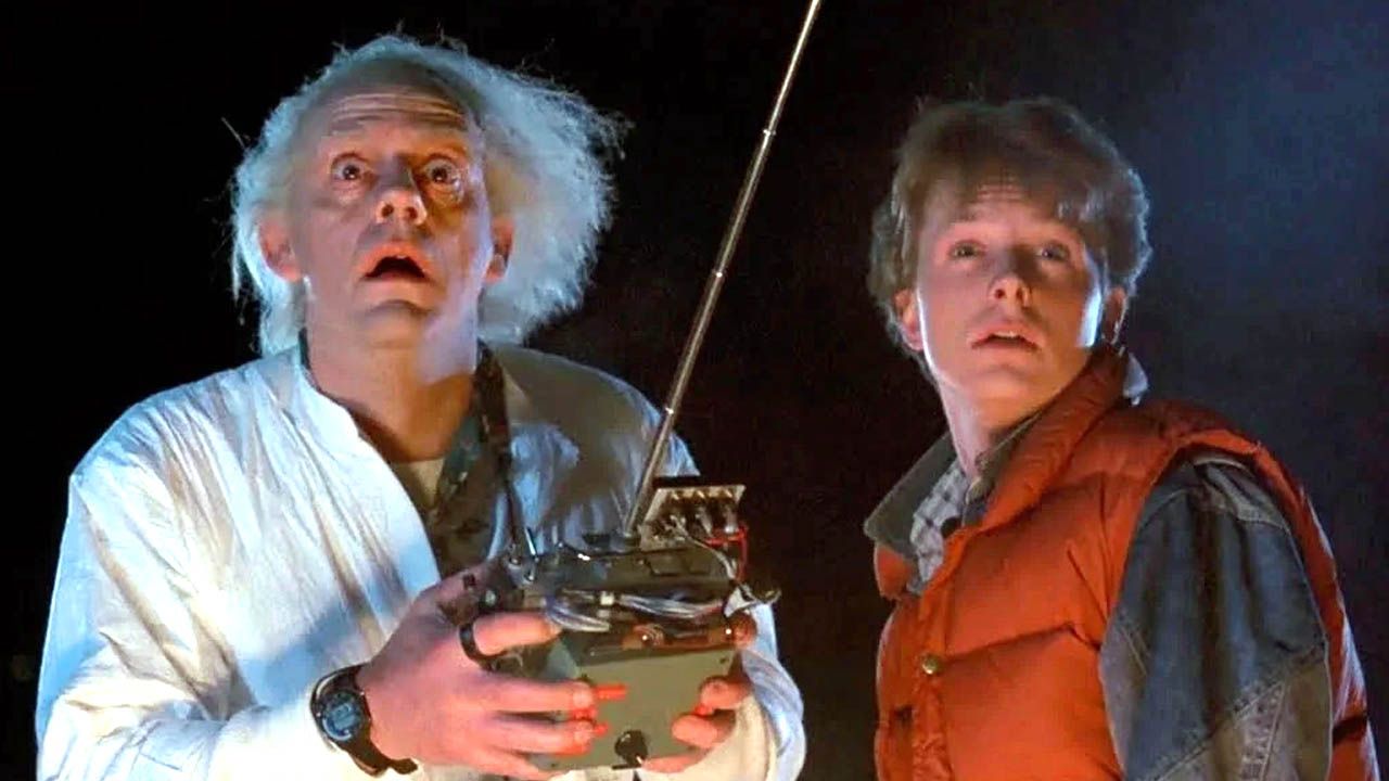 Wer im Abspann von "Zurück in die Zukunft" genau aufpasst, entdeckt einen Hinweis auf eine Serie, die den 80er-Hit maßgeblich beeinflusst hat