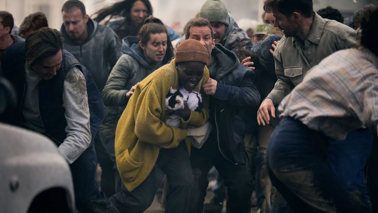 Als die Aliens kommen, rennt auch Samira um ihr Leben...