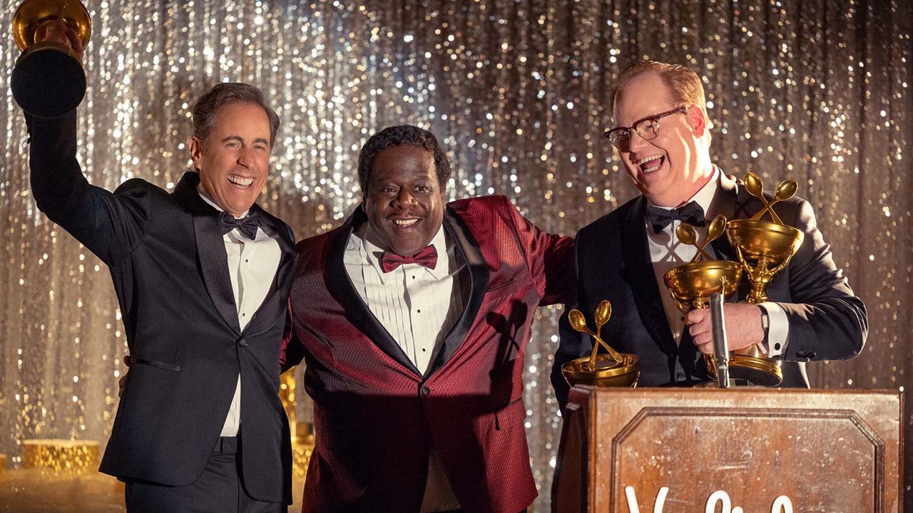Ohne Chris Rock und ohne Ohrfeige, dafür mit Cedric The Entertainer (Mitte) drehte Jerry Seinfeld (links) dann die Preisverleihung.