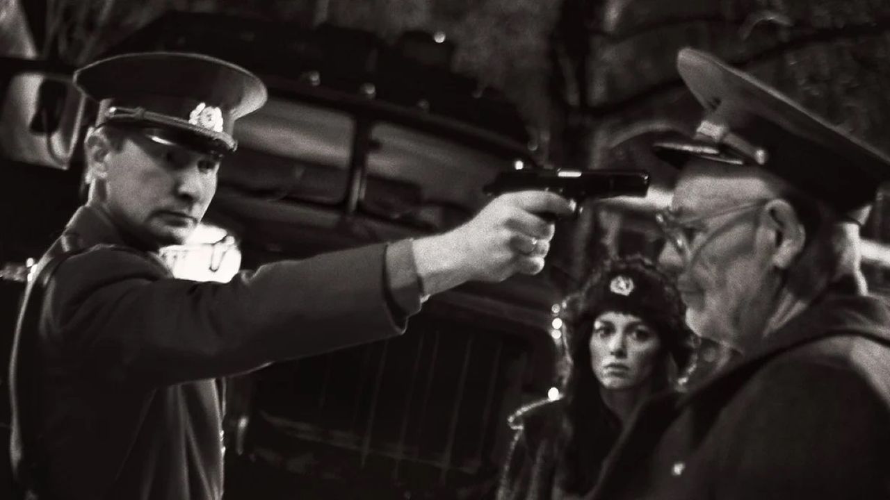 In Rückblicken werden auch die jungen Jahre des späteren Alleinherrschers und Kriegstreibers aufgerollt.