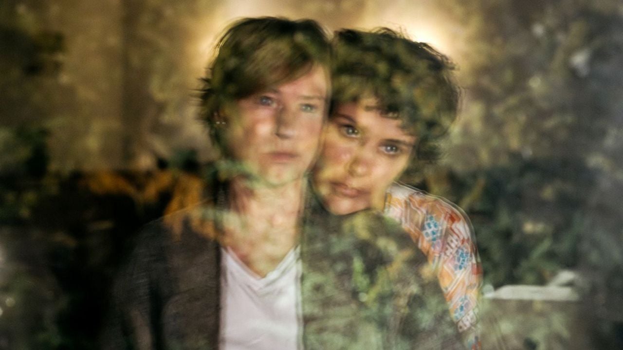 Als eines der berühmtesten Symbole der Film- und Literaturgeschichte spielt der titelgebende Spiegel auch im neuen Werk von Jutta Brückner eine zentrale Rolle.