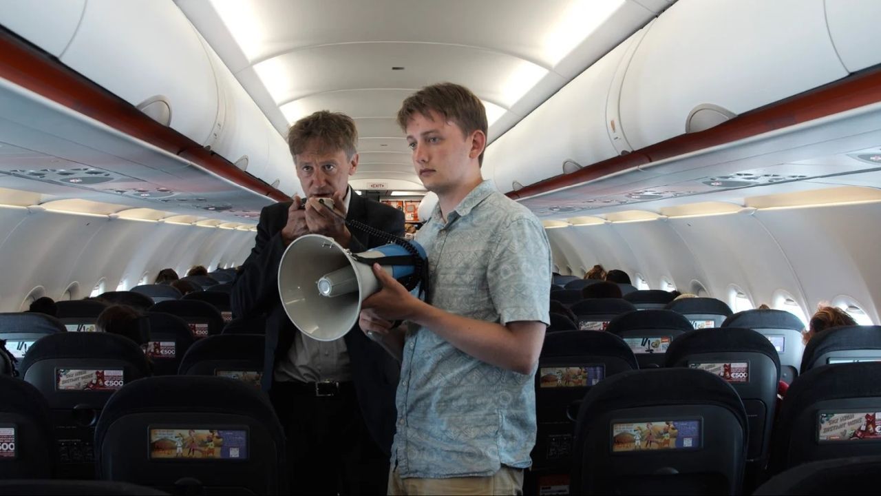 Mux (Jan Henrik Stahlberg) lässt keine Chance aus, seinen Muxismus unters Volk zu bringen.