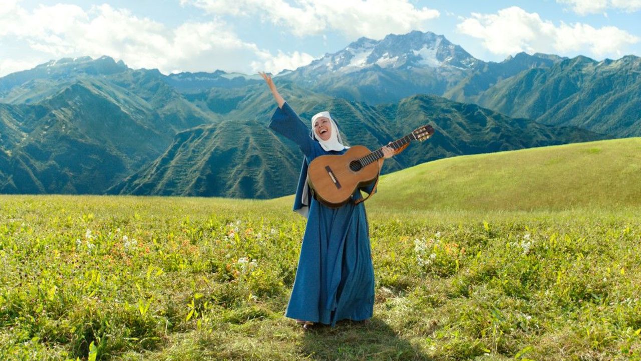 Auch wenn die Obernonne noch so fröhlich singt, der Mutter Oberin (Olivia Coleman) ist trotzdem nicht zu trauen!