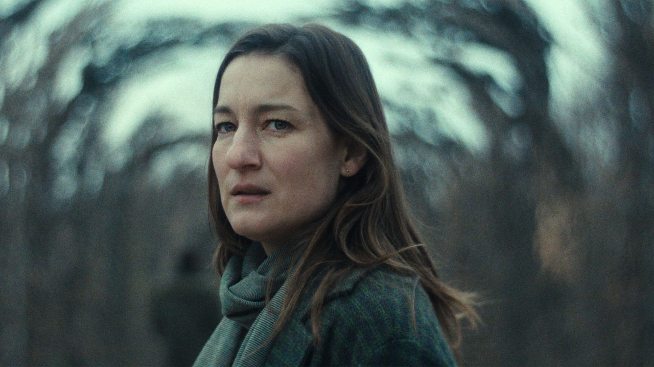 Julia (Marie Leuenberger) ist sich sicher, dass mit „ihrem“ Baby etwas nicht stimmt...