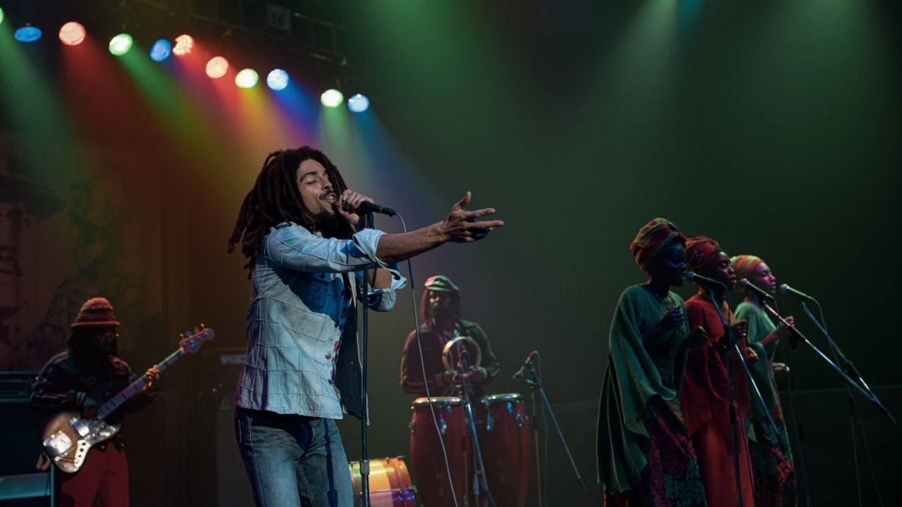 Auf der Bühne fühlt sich Bob Marley (Kingsley Ben-Adir) trotz der Drohungen immer noch am besten. 