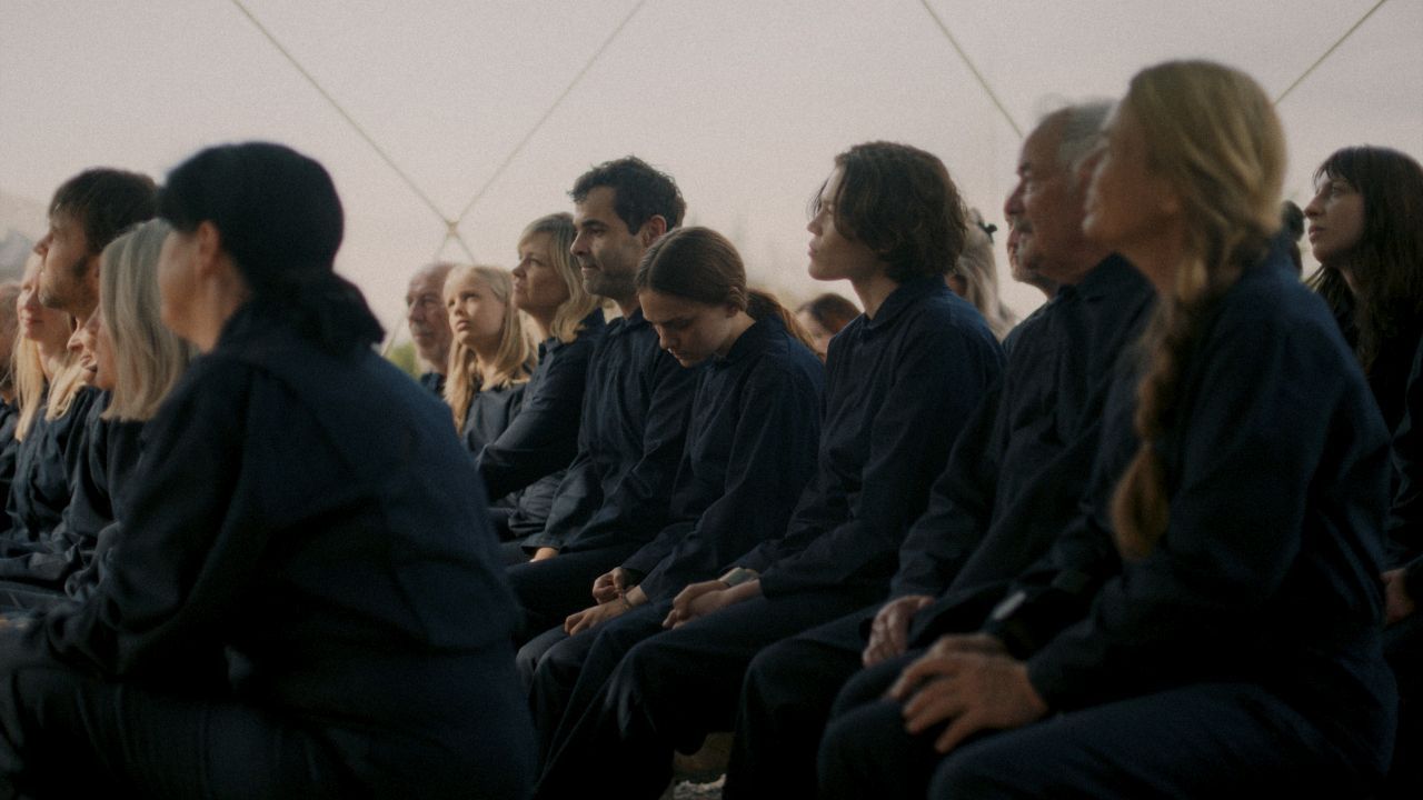 Der Countdown bis zur Jupiter-Reise zählt gnadenlos runter – und Lea muss sich entscheiden, ob sie da wirklich weiter mitmachen will. 