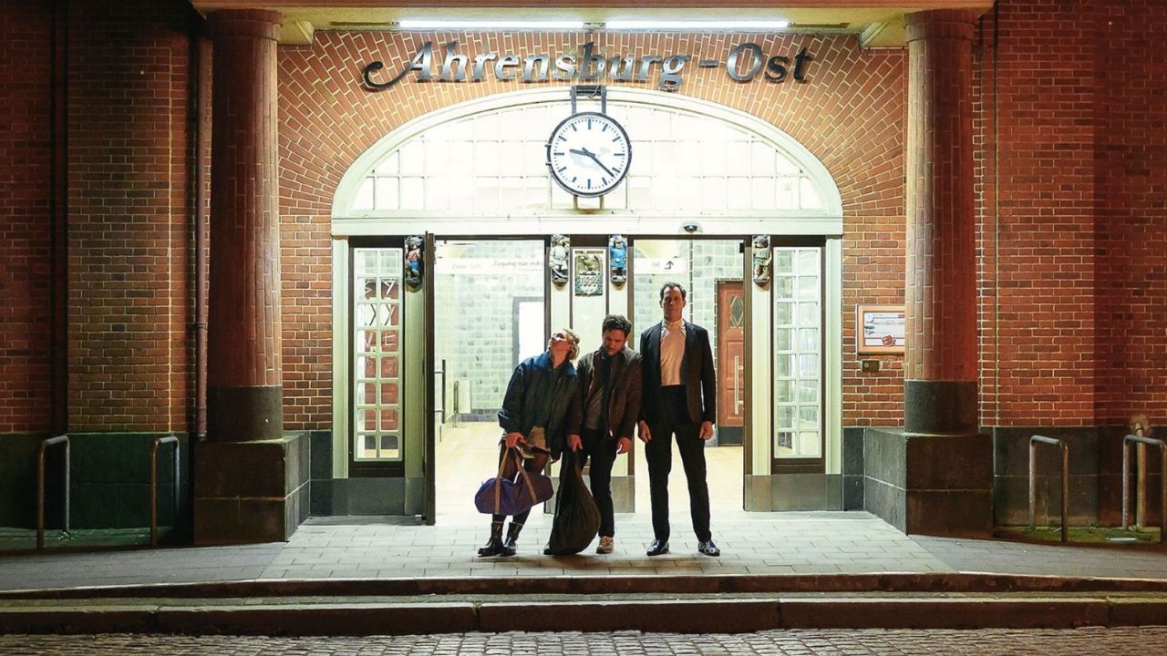  Tod Morten scheint all die Flaschen Vodka noch am besten wegzustecken!