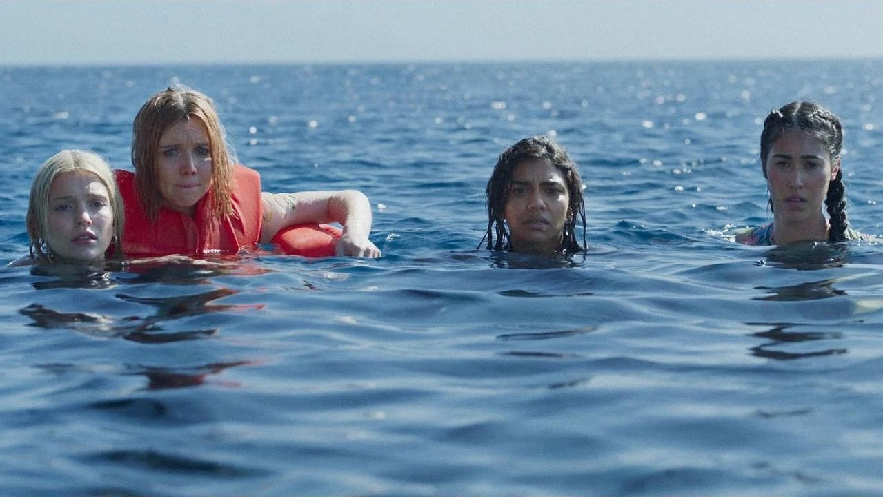 Noch glauben die Freudinnen, dass das abgesoffene Boot ihr größten Problem ist…